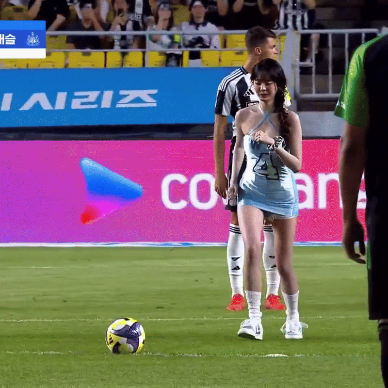 "C&ocirc;ng ch&uacute;a Kpop" Jang Won Young hứng gạch tan n&aacute;t v&igrave; mặc v&aacute;y b&oacute; ngắn cũn cỡn, h&oacute;a ra l&agrave; đồng đội "chỉ điểm"- Ảnh 1.