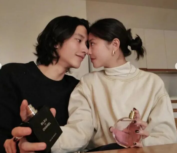 Mỹ nhân 43 tuổi hẹn hò hồng hài nhi 21 tuổi, bị "chính thất" lên tiếng ẩn ý tố làm "tiểu tam"?- Ảnh 3. Mỹ nhân 43 tuổi hẹn hò hồng hài lich bong da truc tiep tuổi, bị "chính thất" lên tiếng ẩn ý tố làm "tiểu tam"?- Ảnh 3.