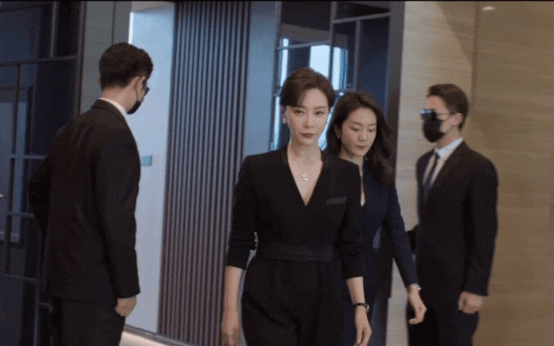 Khi phu nhân hào môn cao tay xử lý chồng ngoại tình: Không cần giữ đàn ông, chỉ cần giữ quyền lực- Ảnh 1. Khi phu nhân hào môn cao tay xử lý chồng ngoại tình: Không cần giữ đàn ông, chỉ cần giữ quyền lực- Ảnh 1.