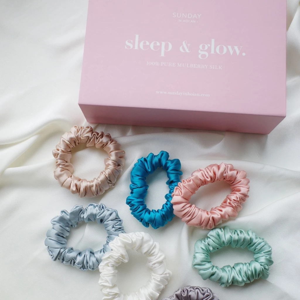Dây buộc tóc lụa có gì đặc biệt mà "hôi phú bà" Jennie, Lisa sắm cả 1 bộ sưu tập- Ảnh 11. Dây buộc nha cai hi88 lụa có gì đặc biệt mà "hôi phú bà" Jennie, Lisa sắm cả 1 bộ sưu tập- Ảnh 11.
