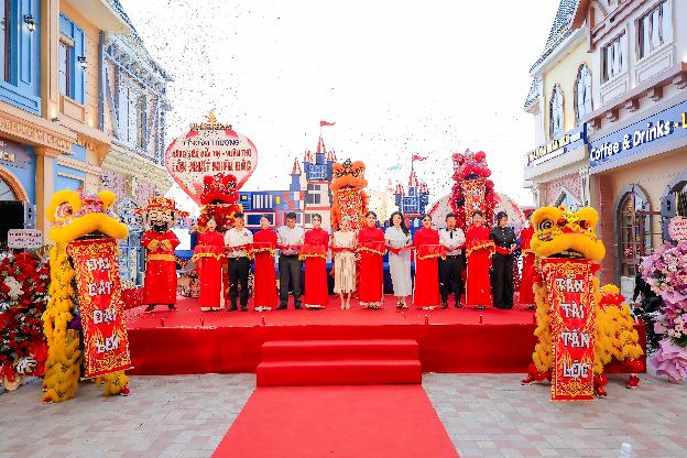 Khai trương VinWonders Vũ Yên - Tâm điểm vui chơi giải trí và vườn thú lớn nhất miền Bắc- Ảnh 1. Khai trương VinWonders Vũ Yên - Tâm điểm vui chơi giải trí và vườn thú lớn nhất miền Bắc- Ảnh 1.