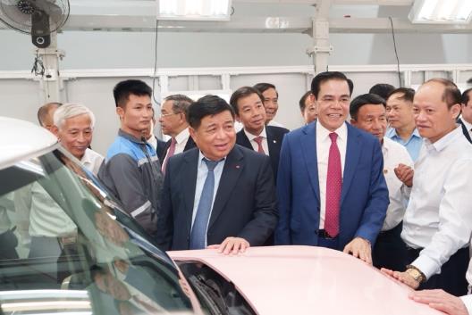 Những chiếc ô tô điện đầu tiên xuất xưởng từ nhà máy sản xuất mới của VinFast tại Hà Tĩnh- Ảnh 2. Những chiếc ô tô điện đầu tiên xuất xưởng từ nhà máy sản xuất mới của VinFast tại Hà Tĩnh- Ảnh 2.