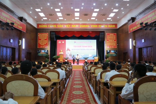 Đoàn viên, hội viên Bộ Tư lệnh vùng Cảnh sát biển 4
xung kích trong xây dựng chính quy, chấp hành kỷ luật và bảo đảm an toàn
- Ảnh 1. Đoàn viên, hội viên Bộ Tư lệnh vùng Cảnh sát biển 4
xung kích trong xây dựng chính quy, chấp hành kỷ luật và bảo đảm an toàn
- Ảnh 1.