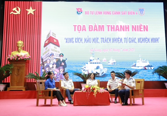 Đoàn viên, hội viên Bộ Tư lệnh vùng Cảnh sát biển 4
xung kích trong xây dựng chính quy, chấp hành kỷ luật và bảo đảm an toàn
- Ảnh 3. Đoàn viên, hội viên Bộ Tư lệnh vùng Cảnh sát biển 4
xung kích trong xây dựng chính quy, chấp hành kỷ luật và bảo đảm an toàn
- Ảnh 3.