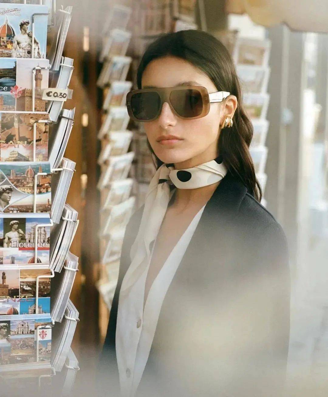 Hè này, họa tiết chấm bi "bùng nổ" trở lại: Cách mặc vừa retro vừa trendy khiến ai cũng ngoái nhìn- Ảnh 42. Hè này, họa tiết chấm bi "bùng nổ" trở lại: Cách mặc vừa retro vừa trendy khiến ai cũng ngoái nhìn- Ảnh 42.