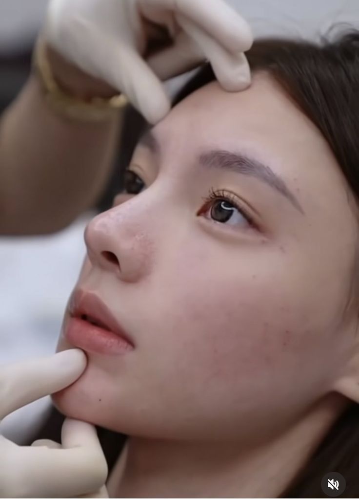Cái giá của nhan sắc: Phẫu thuật hay chăm sóc tự nhiên?- Ảnh 4. Cái giá của nhan sắc: Phẫu thuật hay chăm sóc tự nhiên?- Ảnh 4.