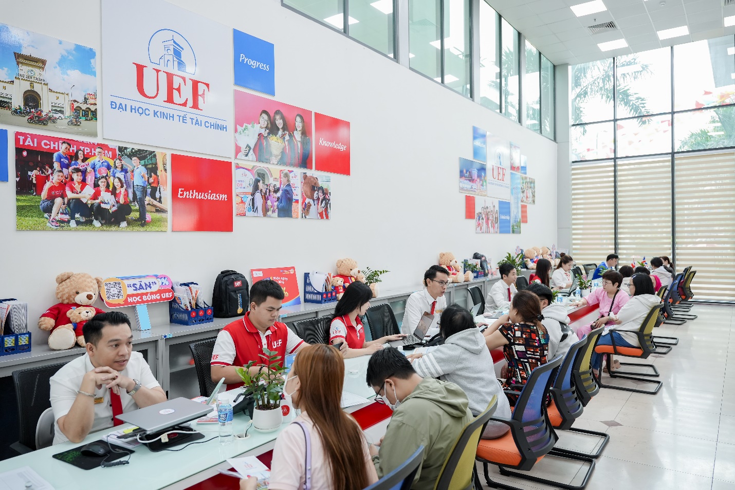 UEF giữ học phí ổn định toàn khóa, nhiều thí sinh đăng ký xét học bạ vào trường năm 2025- Ảnh 1. UEF giữ học phí ổn định toàn khóa, nhiều thí sinh đăng ký xét học bạ vào trường năm 2025- Ảnh 1.
