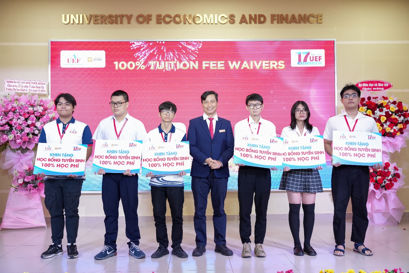 UEF giữ học phí ổn định toàn khóa, nhiều thí sinh đăng ký xét học bạ vào trường năm 2025- Ảnh 2. UEF giữ học phí ổn định toàn khóa, nhiều thí sinh đăng ký xét học bạ vào trường năm 2025- Ảnh 2.