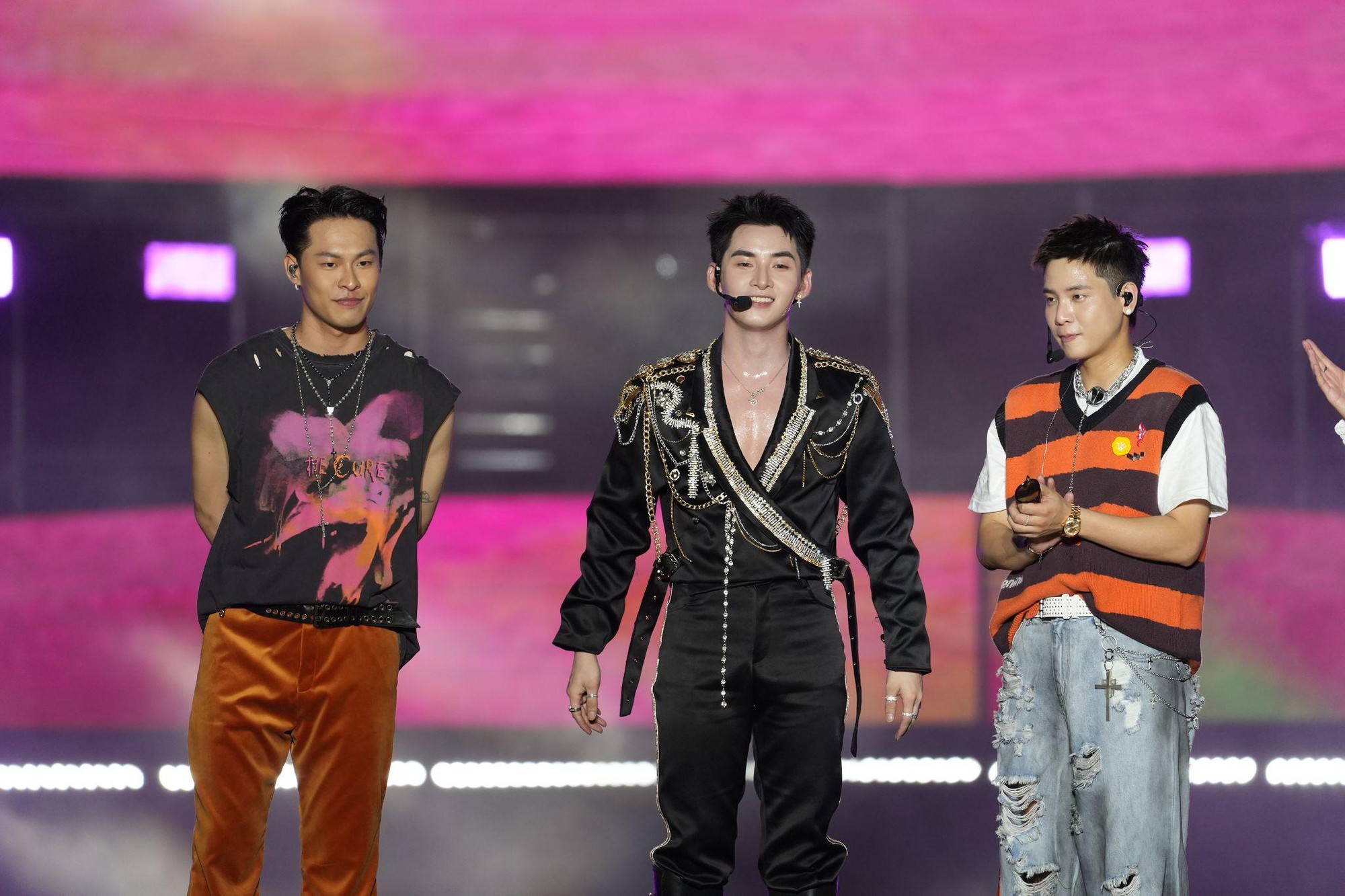 Isaac - Quốc Thiên - Kay Trần “khuấy đảo” hơn 10.000 khán giả tại Huế với “Mega Booming”- Ảnh 4. Isaac - Quốc Thiên - Kay Trần “khuấy đảo” hơn 10.000 khán giả tại Huế với “Mega Booming”- Ảnh 4.