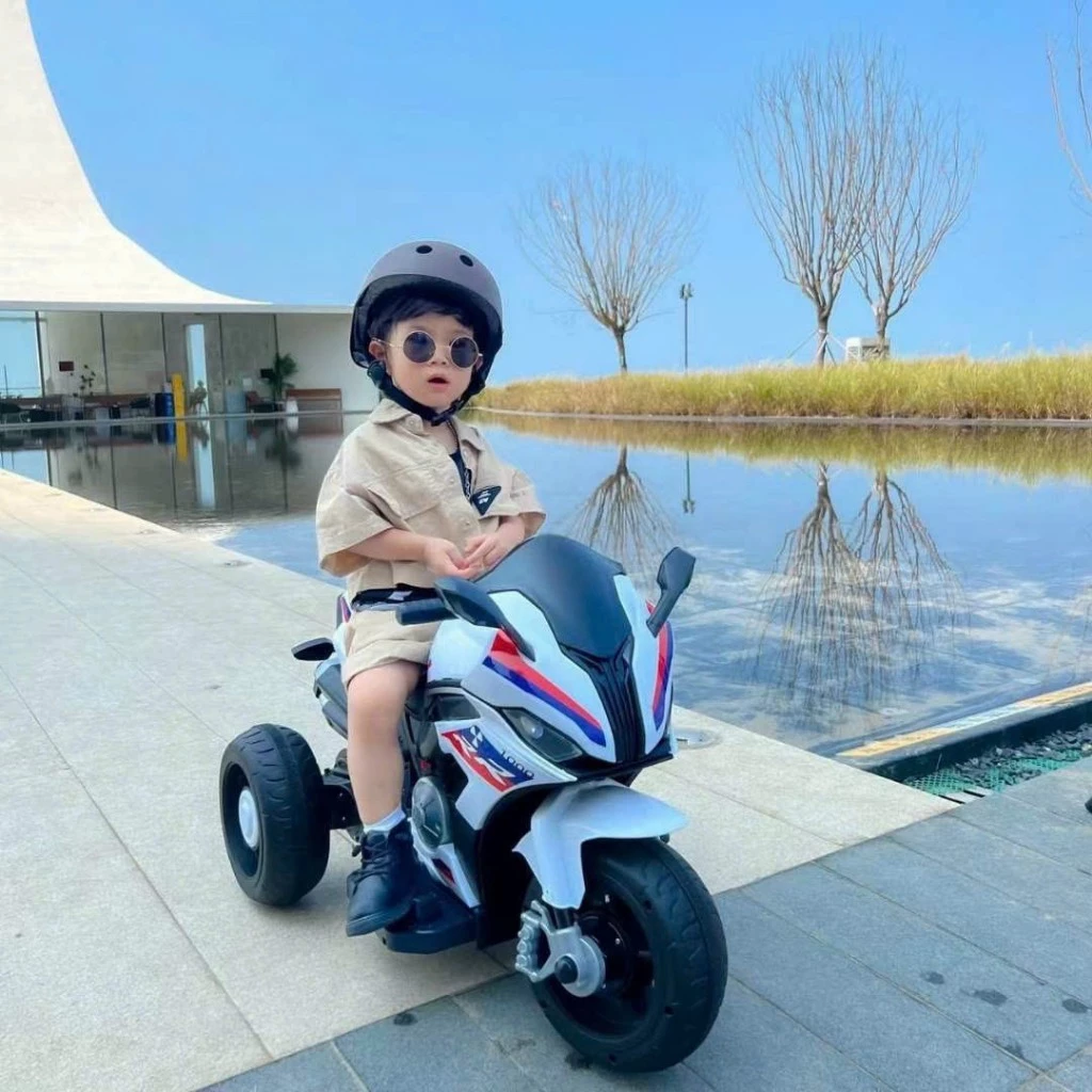 Phạm Hương tậu "siêu xe" cho 2 con, đụng độ ngay với con gái Cường Đô La- Ảnh 6. Phạm Hương tậu "siêu xe" cho 2 con, đụng độ ngay với con gái Cường Đô La- Ảnh 6.