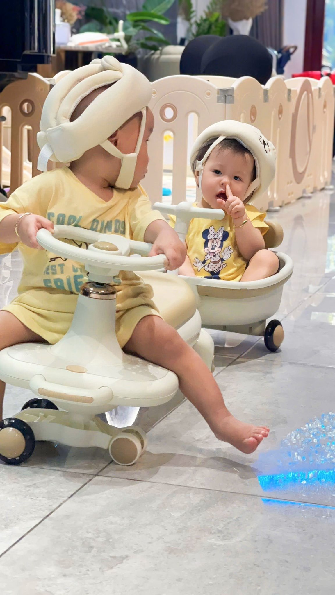 Những hình ảnh đang siêu hot của cặp sinh đôi Jim&Jen khiến hội bỉm sữa phải công nhận mẹ Phương Oanh chăm con kỹ thật!- Ảnh 3. Những hình ảnh đang siêu hot của cặp sinh đôi Jim&Jen khiến hội bỉm sữa phải công nhận mẹ Phương bong da truc tiep xoi lac chăm con kỹ thật!- Ảnh 3.