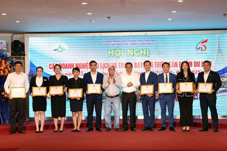 Liên kết phát triển du lịch miền Tây chưa như mong muốn- Ảnh 1. Liên kết phát triển du lịch miền Tây chưa như mong muốn- Ảnh 1.