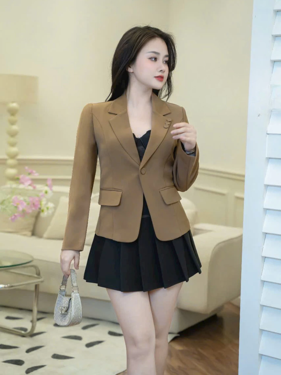 Vương phi Kate - Jisoo diện cùng 1 chiếc áo nhưng style khác biệt hoàn toàn- Ảnh 9. Vương phi Kate - Jisoo diện cùng 1 chiếc áo nhưng style khác biệt hoàn toàn- Ảnh 9.
