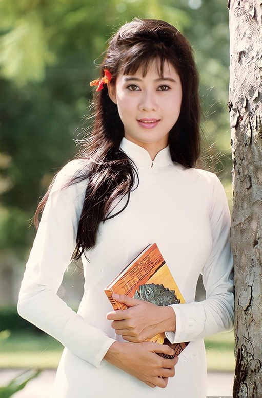 "Tôi qua nhà Diễm Hương chơi, thấy cô ấy làm một việc kỳ lạ"- Ảnh 2.