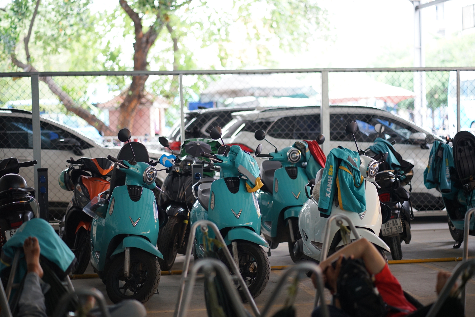 TP.HCM nở rộ trạm sạc xe điện cho tài xế công nghệ: Võng, nước mát, phòng lạnh đủ cả, chi phí chỉ từ nửa bát phở- Ảnh 2. TP.HCM nở rộ trạm sạc keo nha cai com truc tiep bong da điện cho tài xế công nghệ: Võng, nước mát, phòng lạnh đủ cả, chi phí chỉ từ nửa bát phở- Ảnh 2.