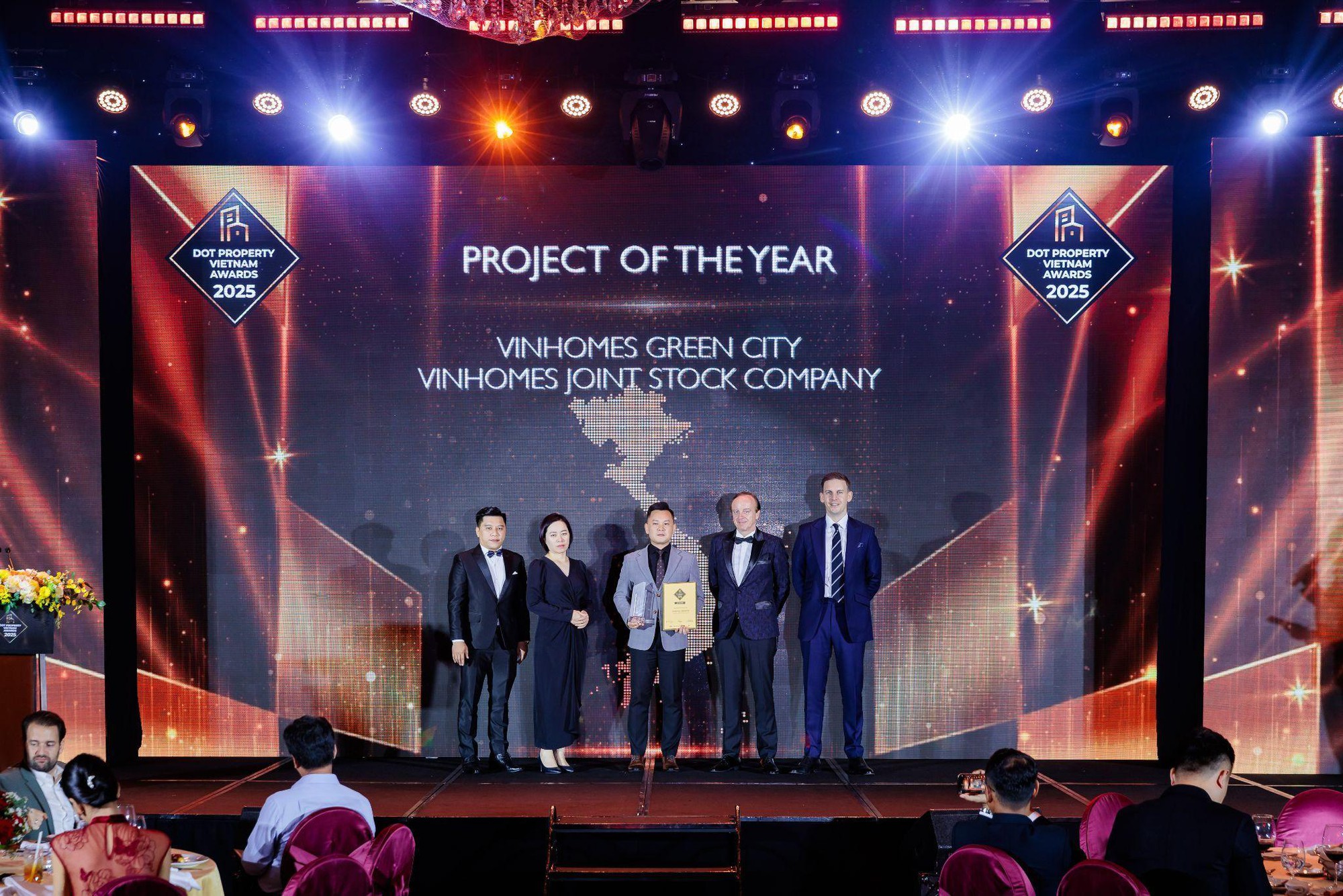 Giải thưởng Dot Property 2025 – Vinh danh những người tiên phong ngành BĐS Việt Nam- Ảnh 2. Giải thưởng Dot Property 2025 – Vinh danh những người tiên phong ngành BĐS Việt Nam- Ảnh 2.