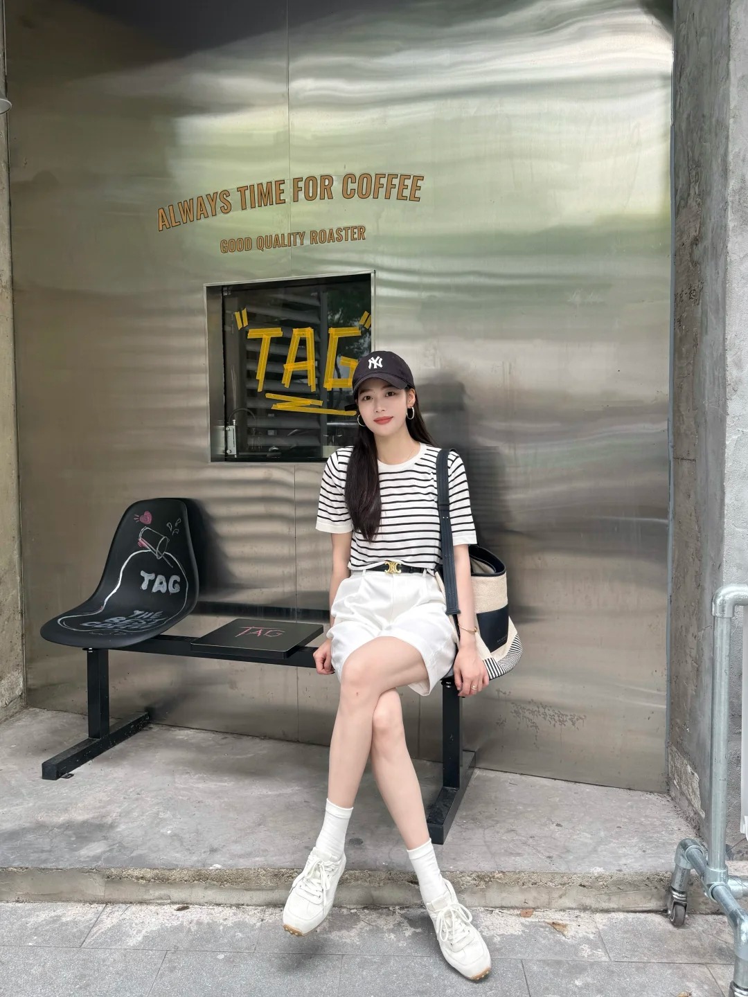 Mặc họa tiết kẻ ngang thế nào để vừa thời thượng vừa mang lại may mắn?- Ảnh 7. Mặc họa tiết kẻ ngang thế nào để vừa thời thượng vừa mang lại may mắn?- Ảnh 7.