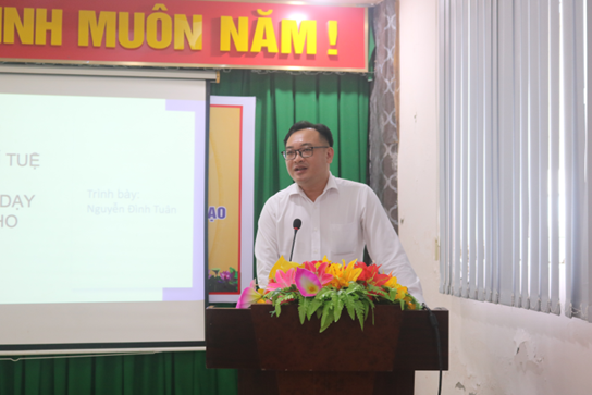 ThS Nguyễn Đình Tuân, Phó Giám đốc Trung tâm Giám sát điều hành đô thị thông minh - Sở Khoa học và Công nghệ Thành phố Cần Thơ. ThS Nguyễn Đình Tuân, Phó Giám đốc Trung tâm Giám sát điều hành đô thị thông minh - Sở Khoa học và Công nghệ Thành phố Cần Thơ.