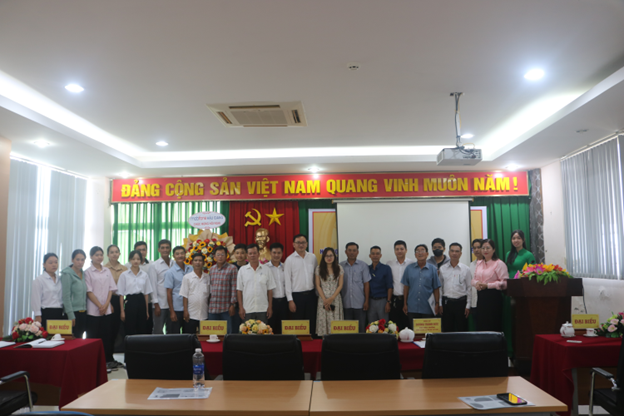 Các đại biểu chụp ảnh lưu niệm Các đại biểu chụp ảnh lưu niệm