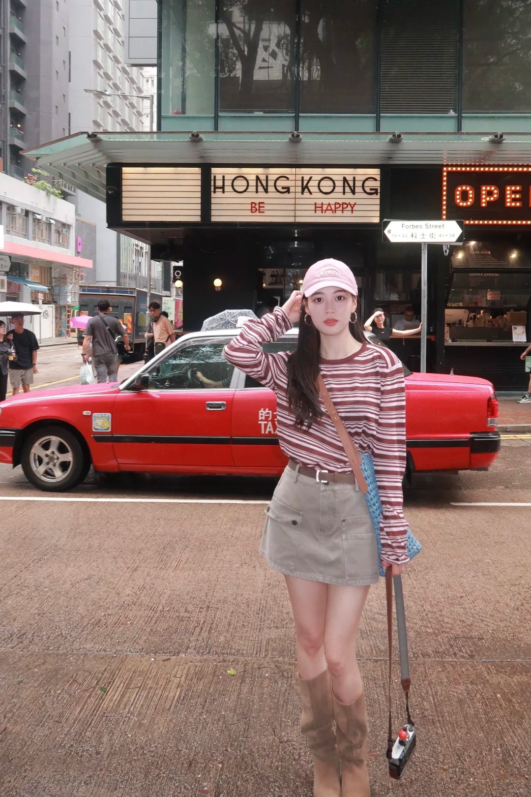 Mặc họa tiết kẻ ngang thế nào để vừa thời thượng vừa mang lại may mắn?- Ảnh 5. Mặc họa tiết kẻ ngang thế nào để vừa thời thượng vừa mang lại may mắn?- Ảnh 5.