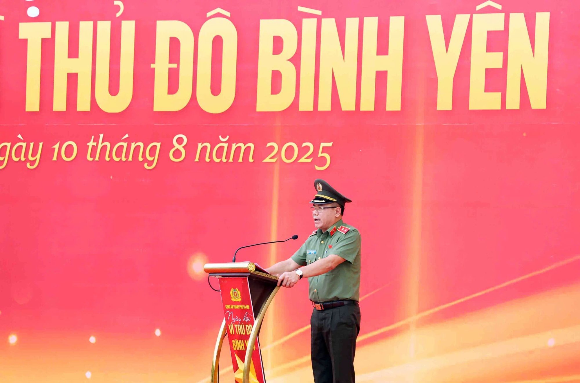 Ngày hội 'Vì Thủ đô bình yên' - Tôn vinh 80 năm truyền thống Công an Thủ đô- Ảnh 3. Ngày hội 'Vì Thủ đô bình yên' - Tôn vinh 80 năm truyền thống Công an Thủ đô- Ảnh 3.