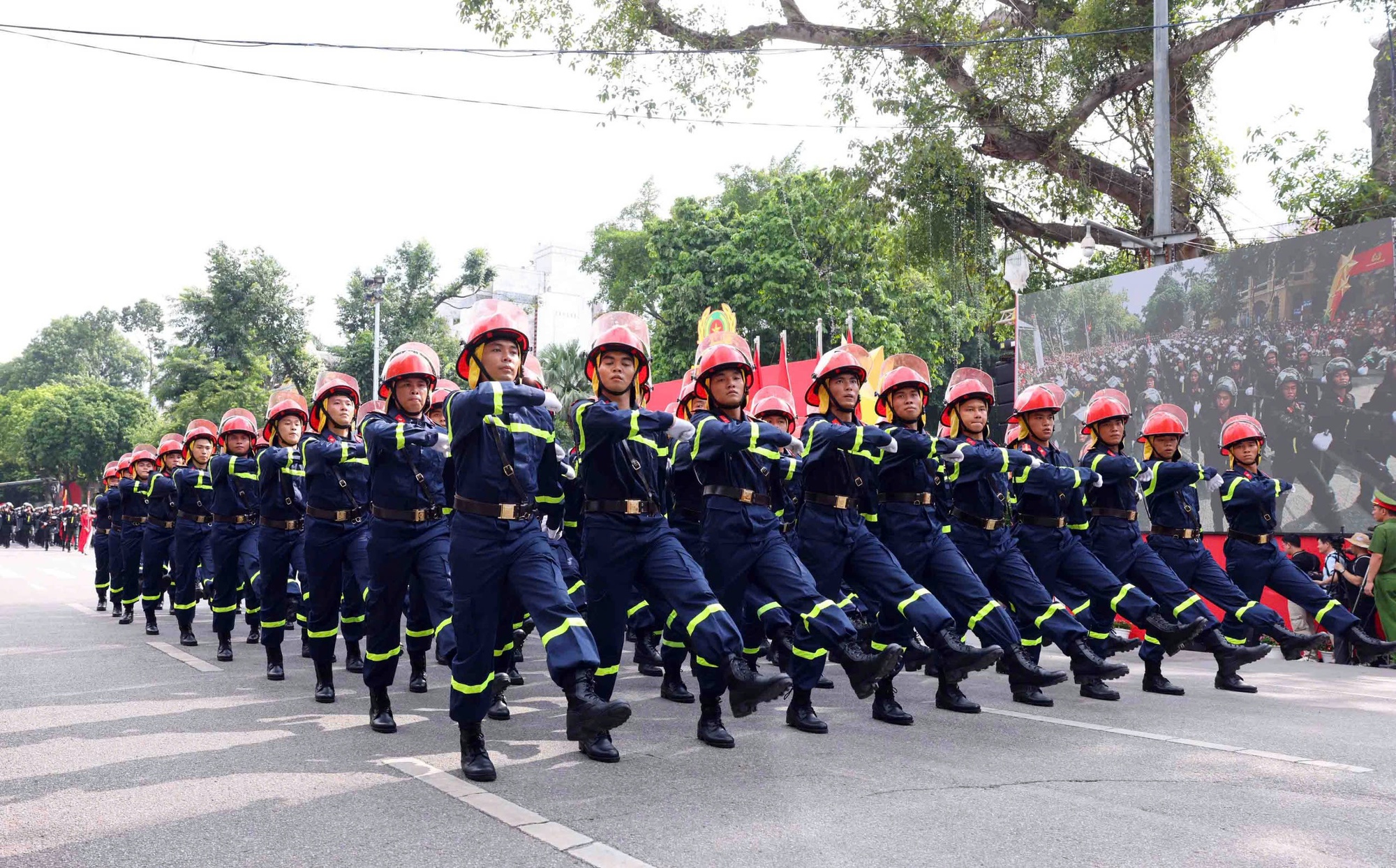 Ngày hội 'Vì Thủ đô bình yên' - Tôn vinh 80 năm truyền thống Công an Thủ đô- Ảnh 11. Ngày hội 'Vì Thủ đô bình yên' - Tôn vinh 80 năm truyền thống Công an Thủ đô- Ảnh 11.
