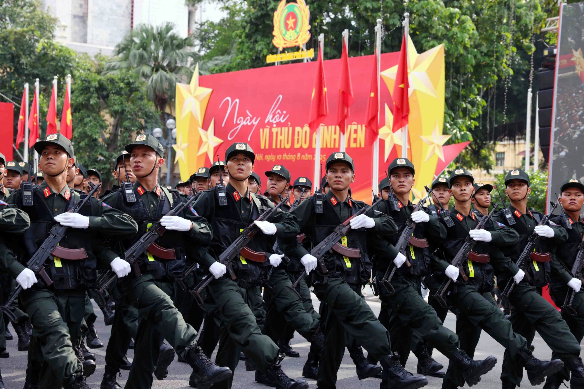 Ngày hội 'Vì Thủ đô bình yên' - Tôn vinh 80 năm truyền thống Công an Thủ đô- Ảnh 13. Ngày hội 'Vì Thủ đô bình yên' - Tôn vinh 80 năm truyền thống Công an Thủ đô- Ảnh 13.