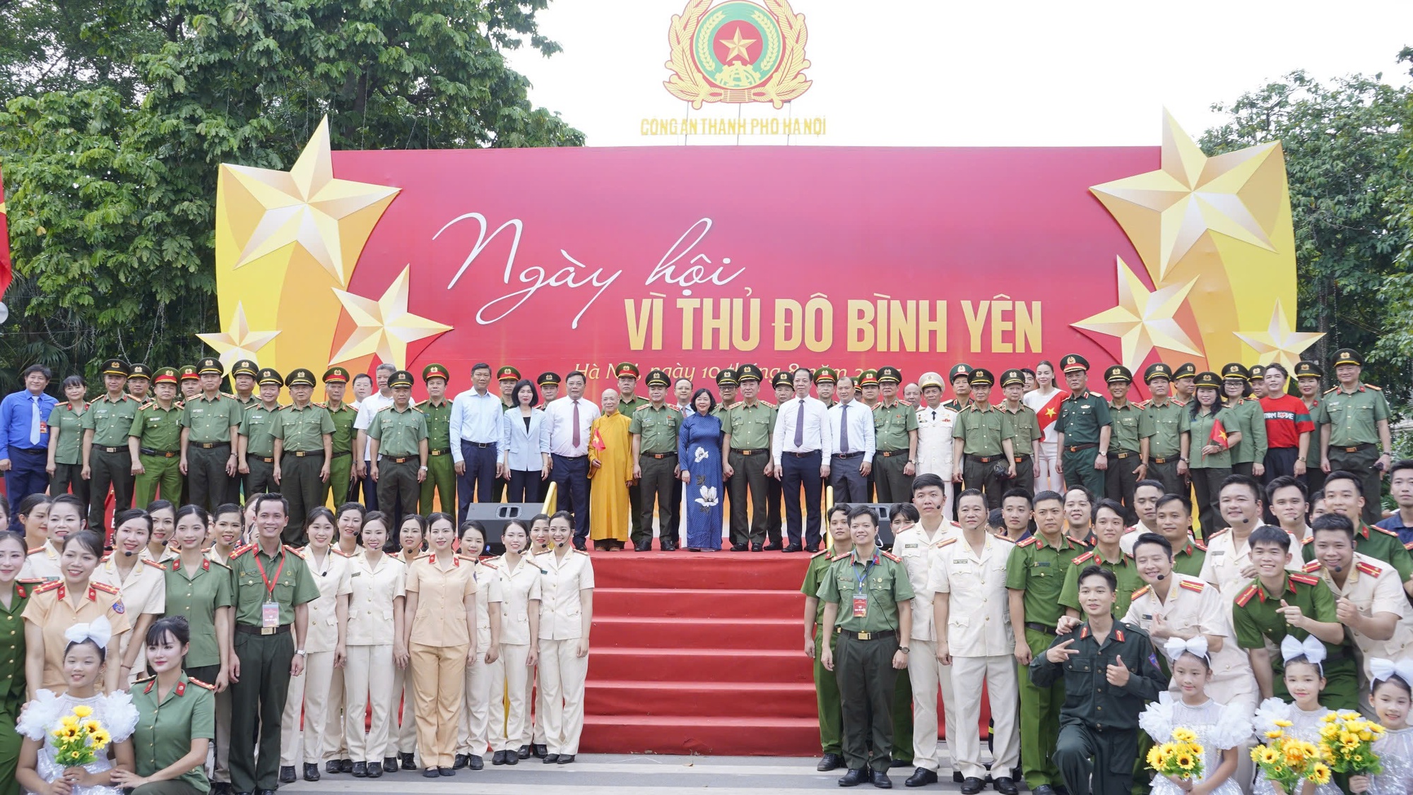 Ngày hội 'Vì Thủ đô bình yên' - Tôn vinh 80 năm truyền thống Công an Thủ đô- Ảnh 1. Ngày hội 'Vì Thủ đô bình yên' - Tôn vinh 80 năm truyền thống Công an Thủ đô- Ảnh 1.
