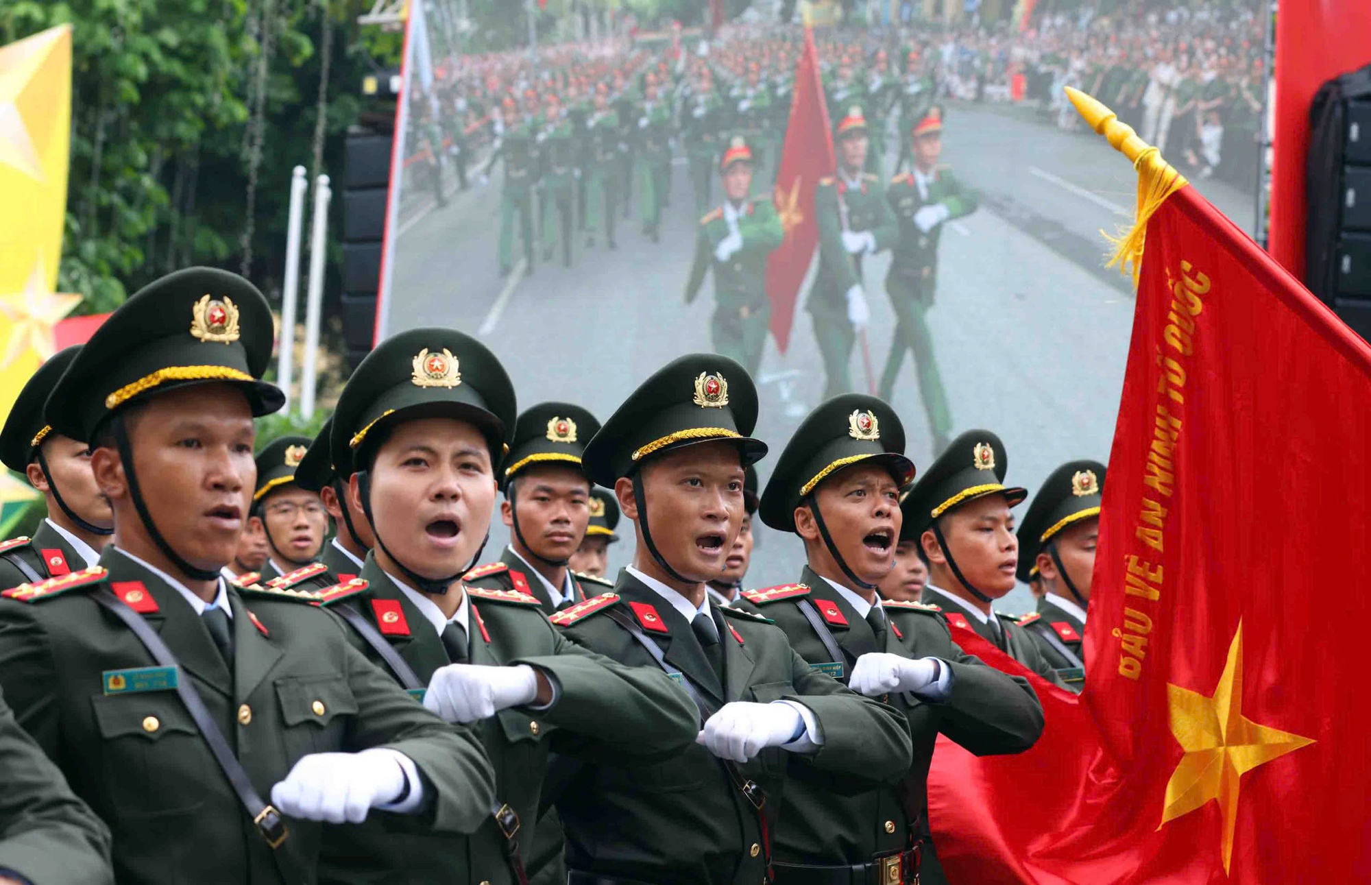 Ngày hội 'Vì Thủ đô bình yên' - Tôn vinh 80 năm truyền thống Công an Thủ đô- Ảnh 7. Ngày hội 'Vì Thủ đô bình yên' - Tôn vinh 80 năm truyền thống Công an Thủ đô- Ảnh 7.