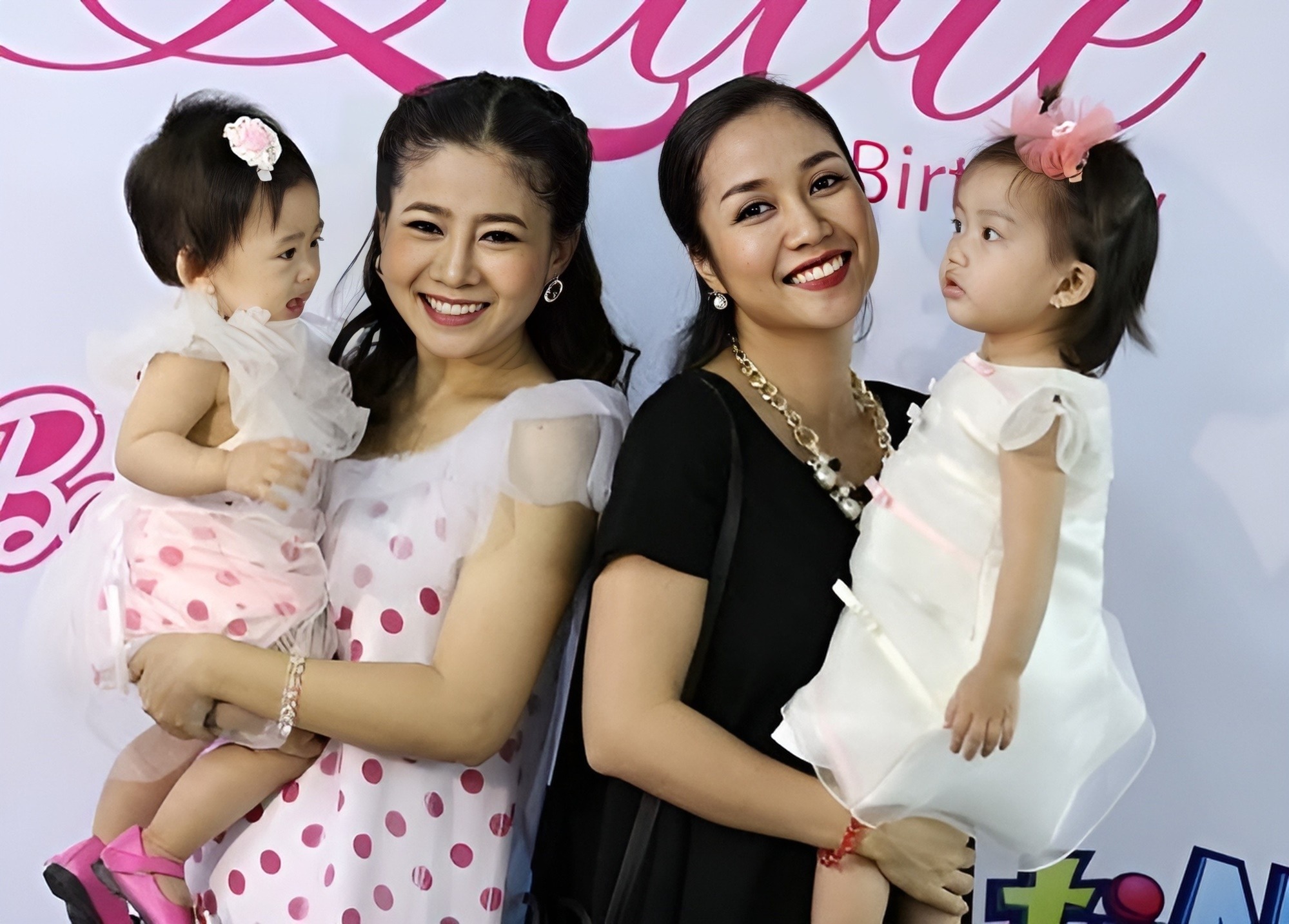Ốc Thanh Vân nói gì về số tiền Mai Phương để lại cho con gái sau khi qua đời?
- Ảnh 4. Ốc Thanh Vân nói gì về số tiền Mai Phương để lại cho con gái sau khi qua đời?
- Ảnh 4.