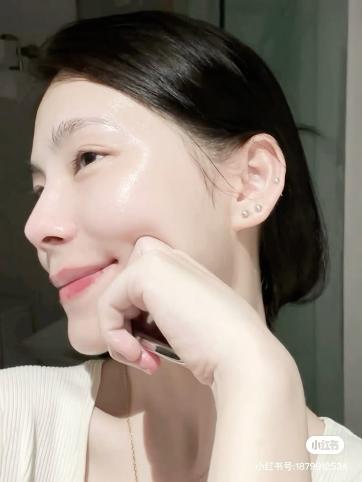 6 thói quen sai lầm khiến nám, thâm mụn nặng hơn và kéo dài thời gian mờ vết- Ảnh 2.