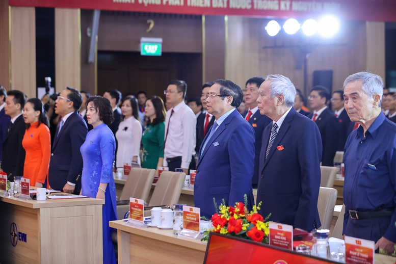 Thủ tướng: Bảo đảm đủ điện cho tăng trưởng 2 con số và tránh các cú sốc về giá- Ảnh 3. Thủ tướng: Bảo đảm đủ điện cho tăng trưởng 2 con số và tránh các cú sốc về giá- Ảnh 3.
