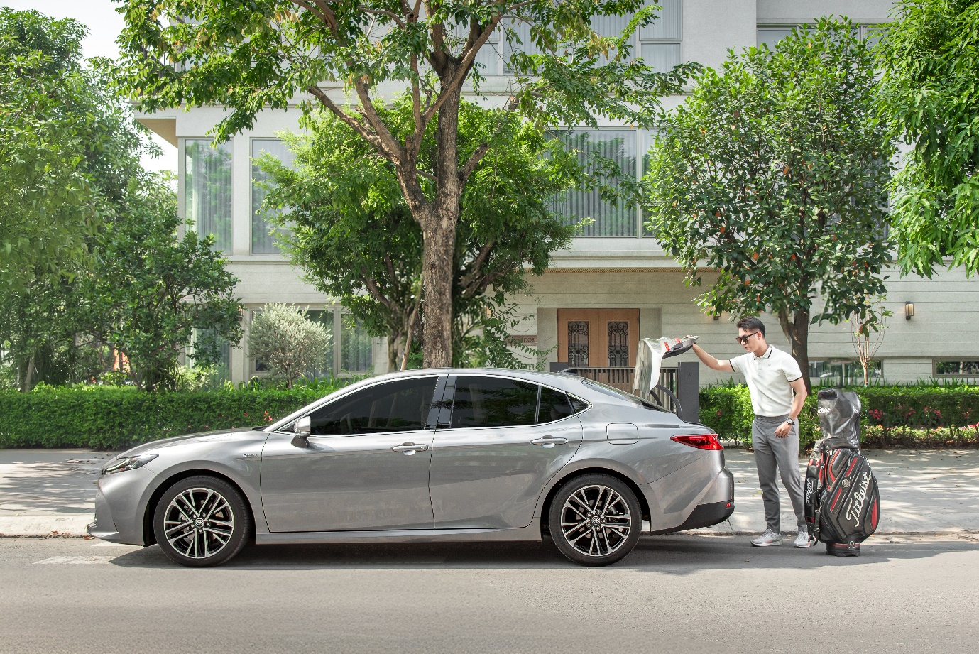 Toyota Camry 2025 - vị thế khó lật đổ trong phân khúc D-sedan tại Việt Nam- Ảnh 1. Toyota Camry 2025 - vị thế khó lật đổ trong phân khúc D-sedan tại Việt Nam- Ảnh 1.