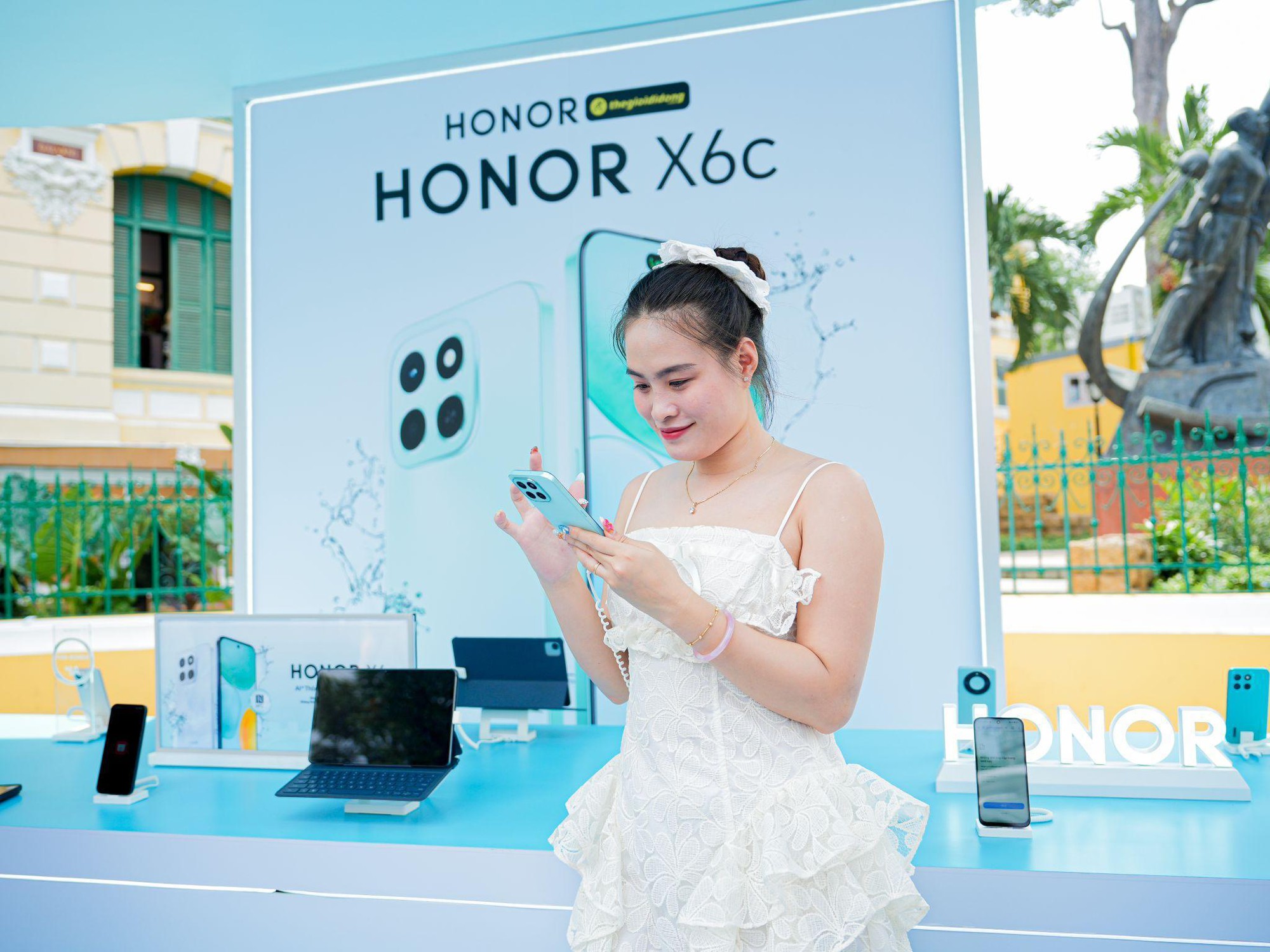 “Trạm sạc năng lượng” HONOR X6c thu hút giới trẻ trải nghiệm công nghệ và rinh quà khủng- Ảnh 1. “Trạm sạc năng lượng” HONOR X6c thu hút giới trẻ trải nghiệm công nghệ và rinh quà khủng- Ảnh 1.