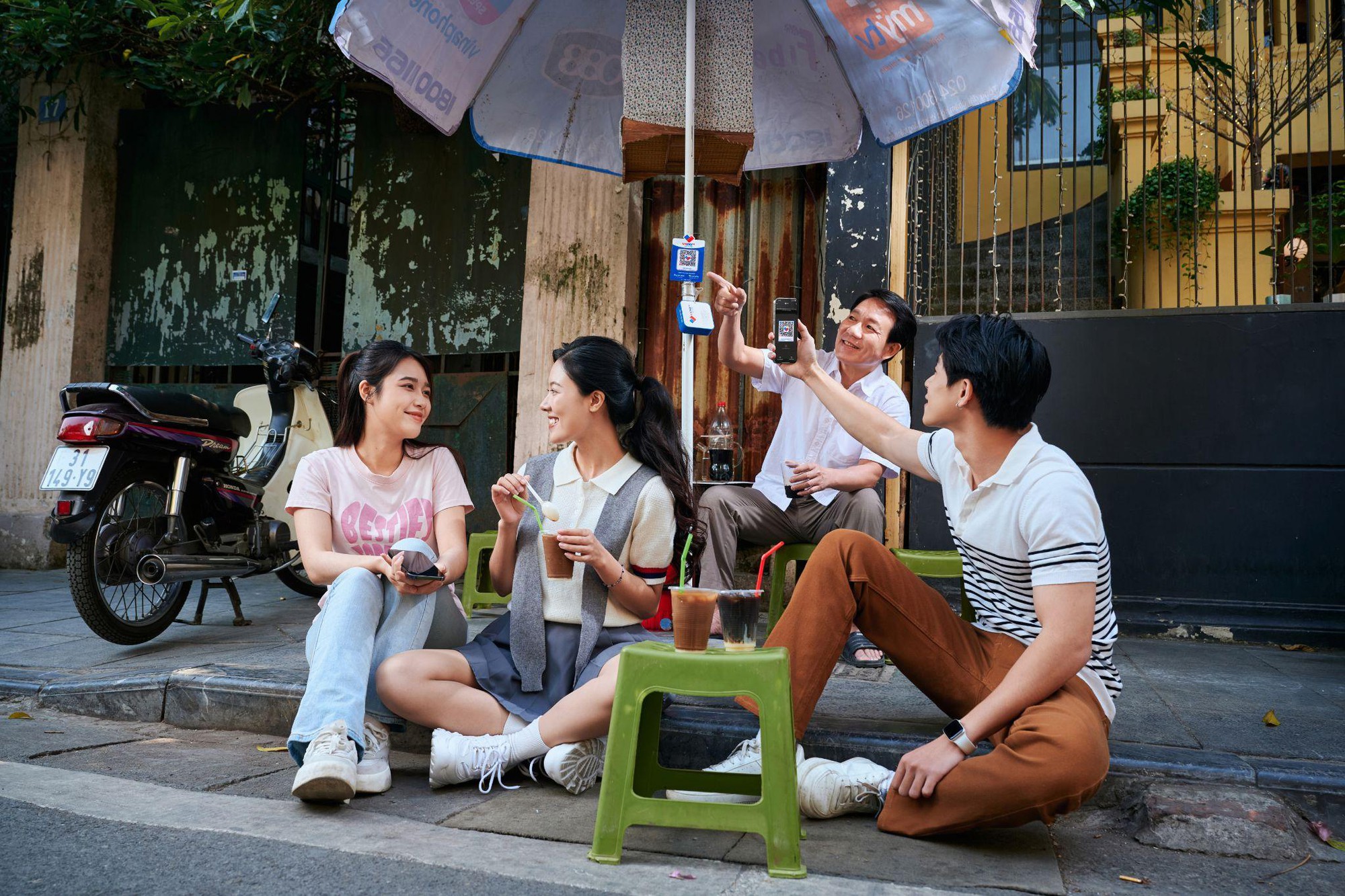 Lương chưa về vẫn mua sắm thoải mái, Gen Z đang chi tiêu linh hoạt và thông minh với cách thanh toán này!- Ảnh 1.