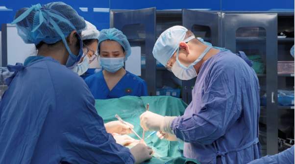 Phẫu thuật ung thư vú: Từ loại bỏ triệt căn đến bảo tồn toàn diện- Ảnh 2.