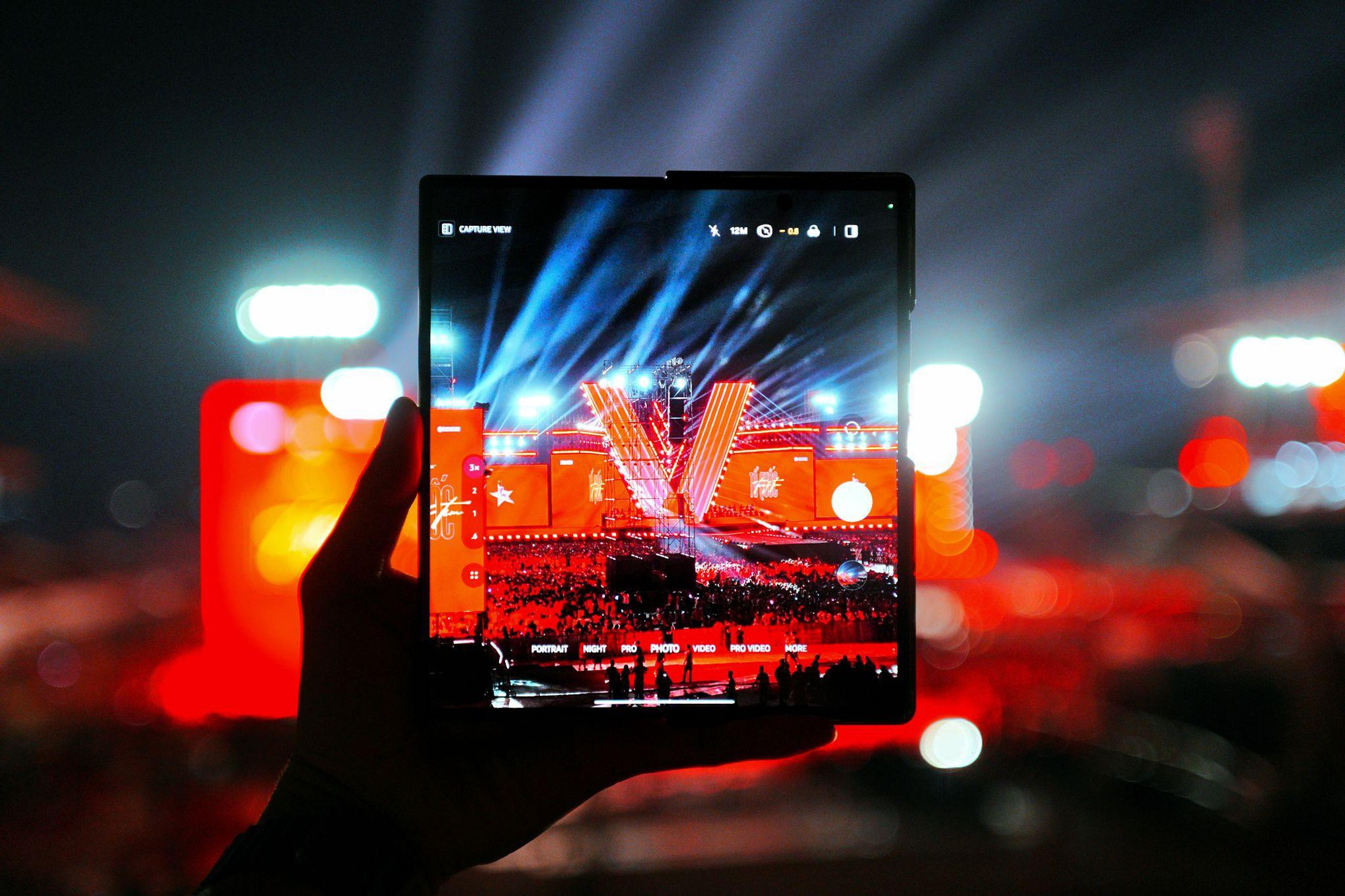 Galaxy Z Fold7 ghi dấu khoảnh khắc tự hào dân tộc tại đêm “concert Quốc gia”- Ảnh 1.