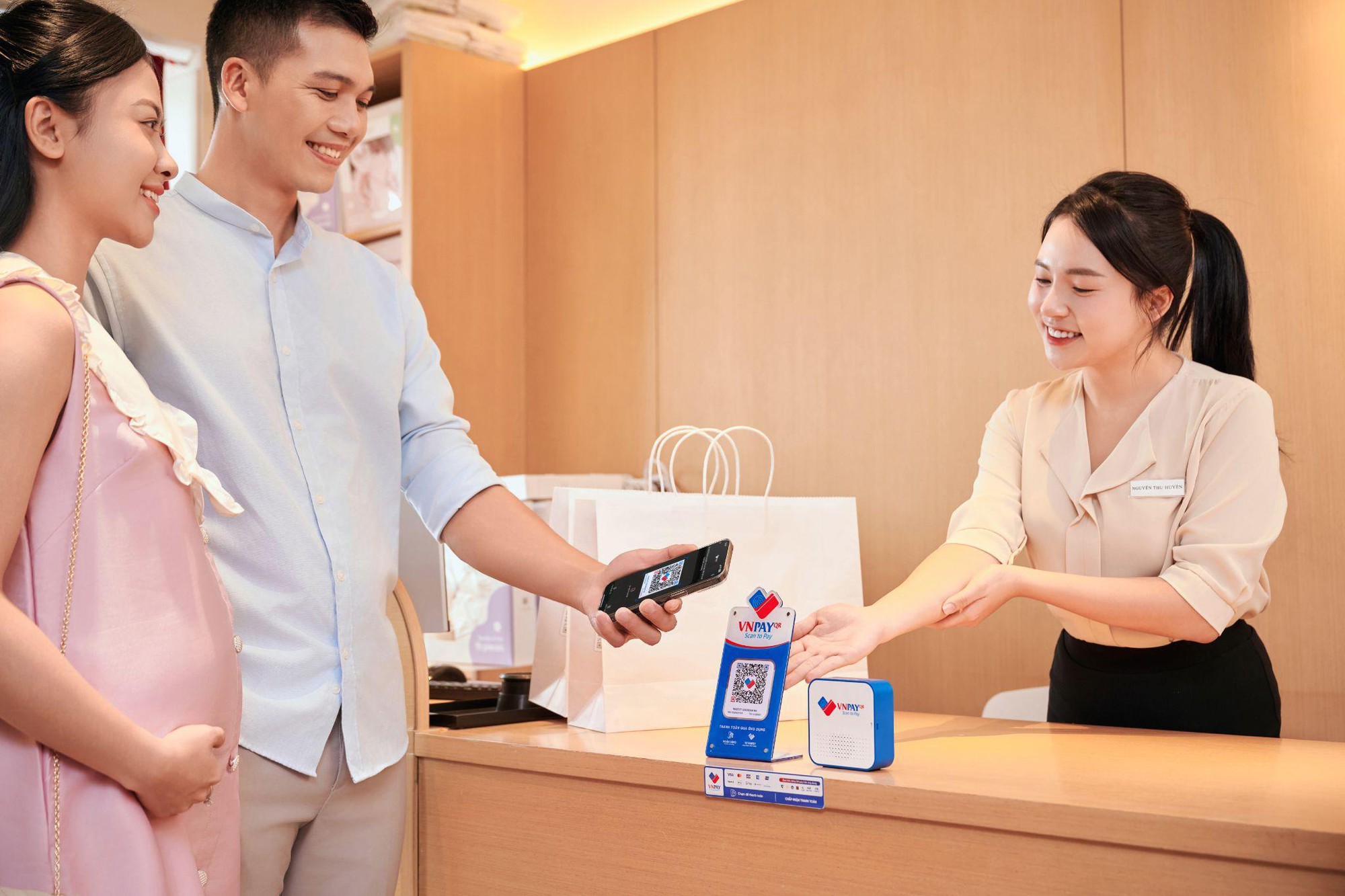 Quét VNPAY-QR bằng thẻ tín dụng giúp người dùng chi tiêu hiệu quả- Ảnh 1. Quét VNPAY-QR bằng thẻ tín dụng giúp người dùng chi tiêu hiệu quả- Ảnh 1.