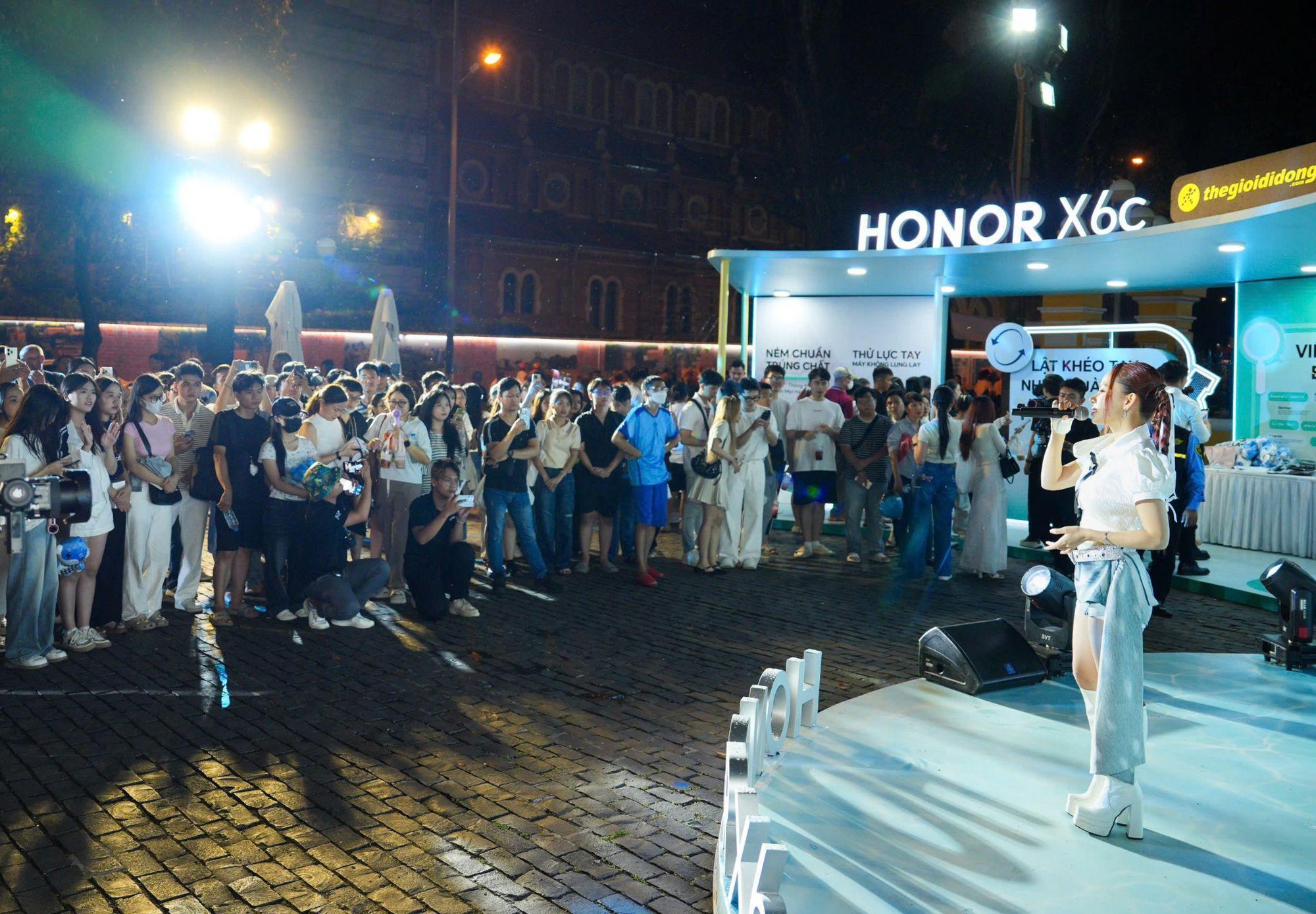 “Trạm sạc năng lượng” HONOR X6c thu hút giới trẻ trải nghiệm công nghệ và rinh quà khủng- Ảnh 4. “Trạm sạc năng lượng” HONOR X6c thu hút giới trẻ trải nghiệm công nghệ và rinh quà khủng- Ảnh 4.