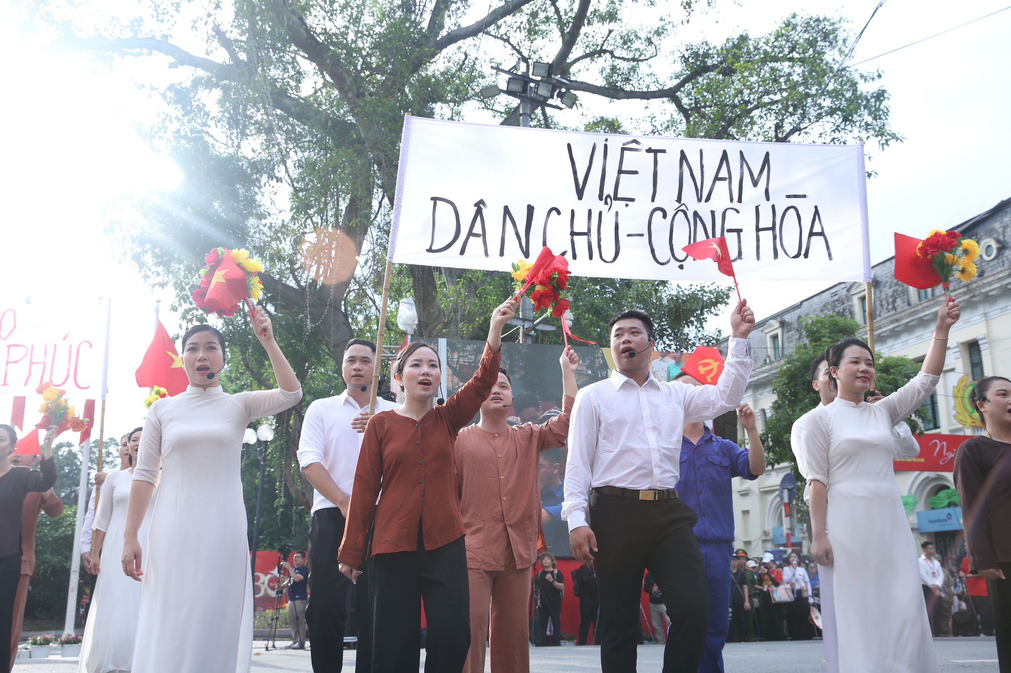Ngày hội 'Vì Thủ đô bình yên' - Tôn vinh 80 năm truyền thống Công an Thủ đô- Ảnh 20. Ngày hội 'Vì Thủ đô bình yên' - Tôn vinh 80 năm truyền thống Công an Thủ đô- Ảnh 20.