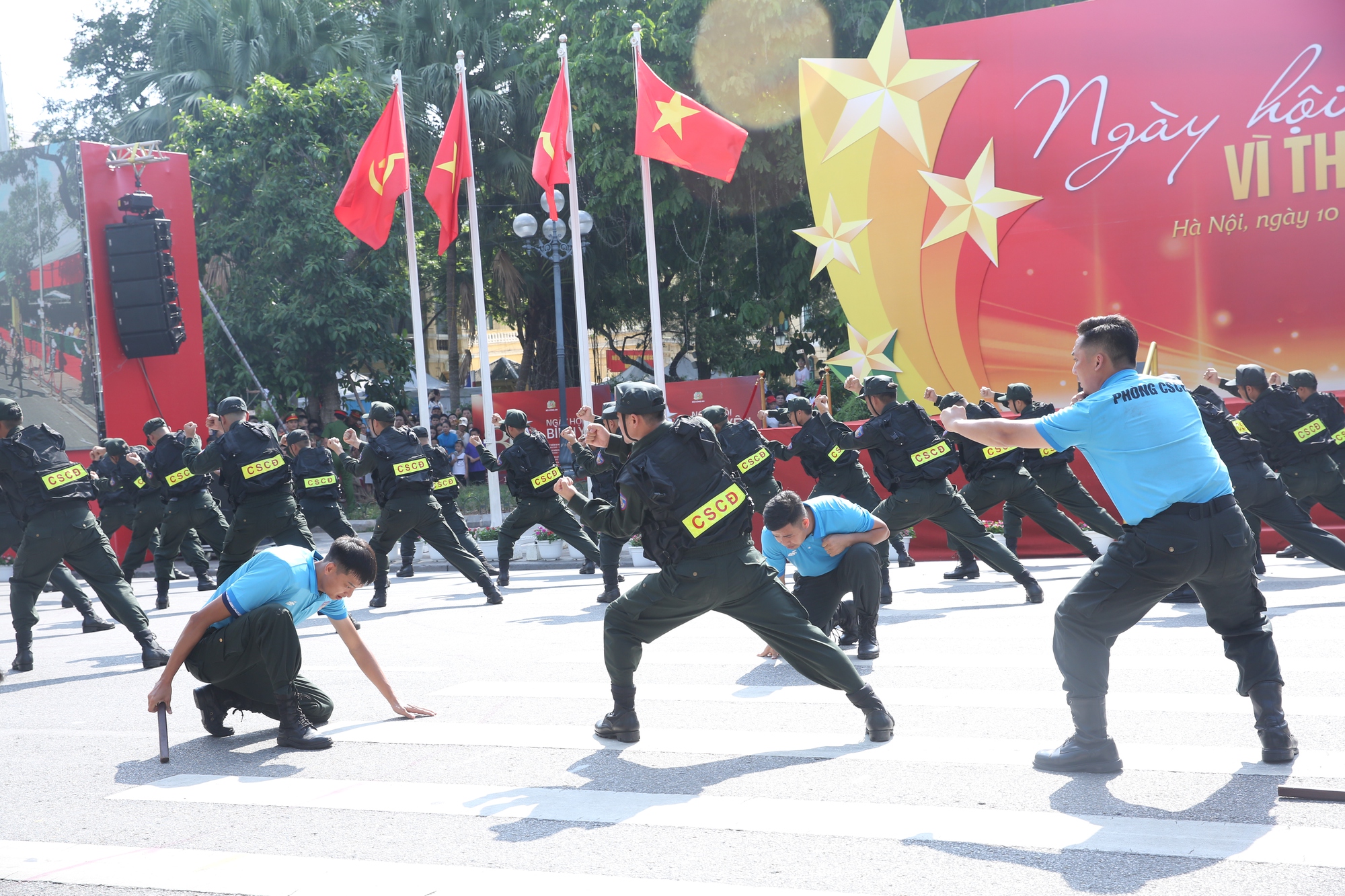 Ngày hội 'Vì Thủ đô bình yên' - Tôn vinh 80 năm truyền thống Công an Thủ đô- Ảnh 19. Ngày hội 'Vì Thủ đô bình yên' - Tôn vinh 80 năm truyền thống Công an Thủ đô- Ảnh 19.