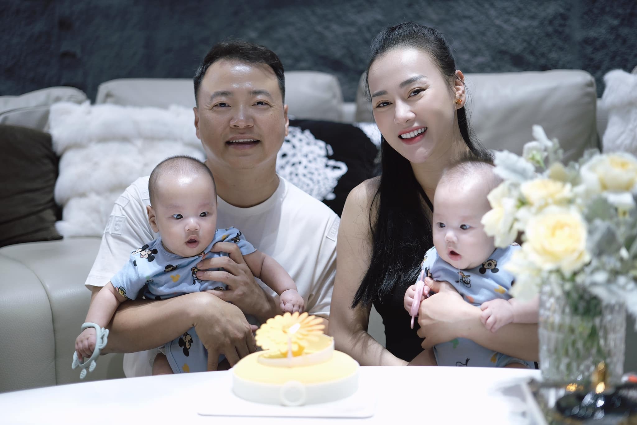 Phương Oanh nói gì khi bị mỉa mai "Shark Bình chưa có điểm dừng, vẫn muốn bước tiếp"?
- Ảnh 4. Phương Oanh nói gì khi bị mỉa mai "Shark Bình chưa có điểm dừng, vẫn muốn bước tiếp"?
- Ảnh 4.
