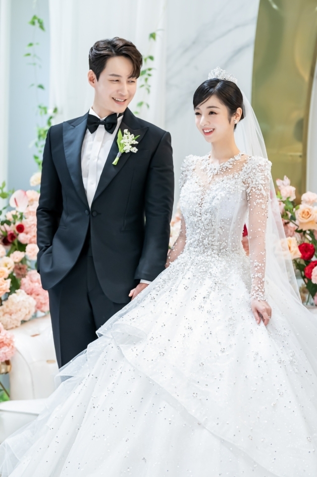 Sao nhí hot nhất showbiz hiện nay: Quý tử đầu lòng của "bản sao Jungkook", tóc dày và xinh đến mức cả ngàn người "xin vía"- Ảnh 9. Sao nhí hot nhất showbiz hiện nay: Quý tử đầu lòng của "bản sao Jungkook", tóc dày và xinh đến mức cả ngàn người "xin vía"- Ảnh 9.