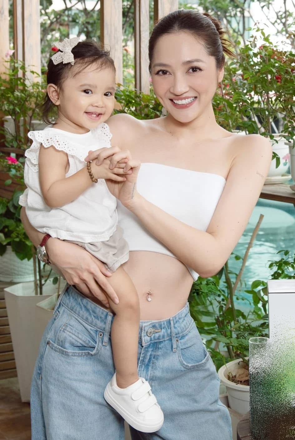 Con gái Bảo Anh 2 tuổi đàn hát cực khéo, dân tình hết lời khen ngợi- Ảnh 6.