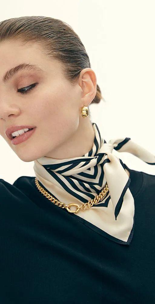 10 cách biến hóa với khăn lụa: Bí quyết nâng tầm phong cách như quý cô Paris- Ảnh 9. 10 cách biến hóa với khăn lụa: Bí quyết nâng tầm phong cách như quý cô Paris- Ảnh 9.