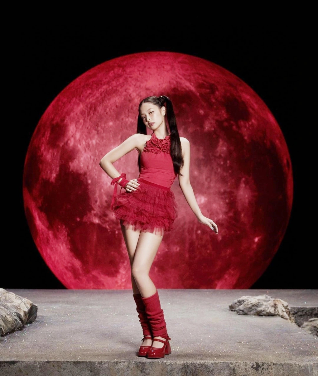 CĐM chạy theo mốt bờ vai Jennie vì vừa khỏe khoắn vừa sexy, đẹp cỡ này bảo sao cả nam lẫn nữ đều chết mê chết mệt- Ảnh 2. CĐM chạy theo mốt bờ vai Jennie vì vừa khỏe khoắn vừa sexy, đẹp cỡ này bảo sao cả nam lẫn nữ đều chết mê chết mệt- Ảnh 2.