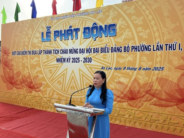 Bà Huỳnh Thị Cẩm Tú - Chủ tịch Hội đồng nhân dân phường.