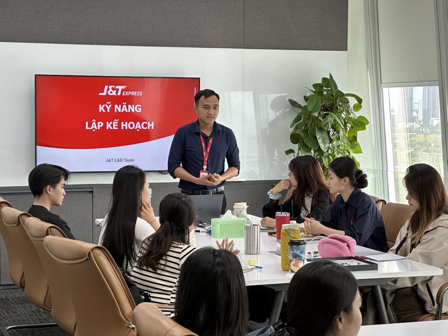 Chương trình "Thực tập sinh - Tạo nguồn" của J&T Express Việt Nam: Bệ phóng cho thế hệ trẻ- Ảnh 3.