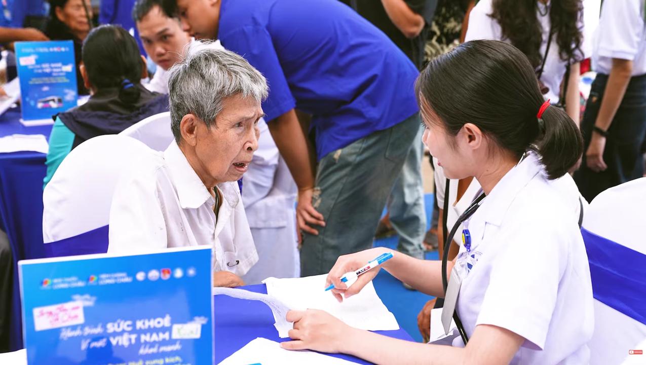 Long Châu cùng Trường Giang mang “Hành trình sẻ chia” đến với bà con vùng biên giới- Ảnh 2. Long Châu cùng Trường Giang mang “Hành trình sẻ chia” đến với bà con vùng biên giới- Ảnh 2.
