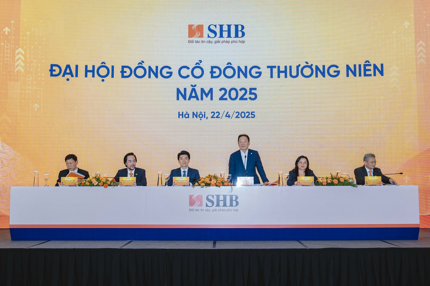 SHB chia cổ tức 13% bằng cổ phiếu: Gia cố năng lực tài chính giai đoạn mới- Ảnh 2. SHB chia cổ tức 13% bằng cổ phiếu: Gia cố năng lực tài chính giai đoạn mới- Ảnh 2.